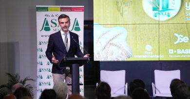 La Junta calcula en 2.000 M€ las posibles pérdidas en el sector agrario andaluz con la nueva PAC La Junta calcula en 2.000 M€ las posibles pérdidas en el sector agrario andaluz con la nueva PAC