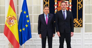 El ministro Planas aborda con el comisario Hansen la negociación en curso sobre la futura PAC El ministro Planas aborda con el comisario Hansen la negociación en curso sobre la futura PAC