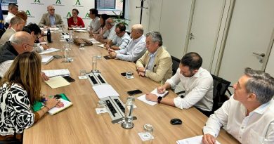 La Junta de Andalucía aborda la situación del cultivo del almendro en una reunión técnica con el sector de frutos secos