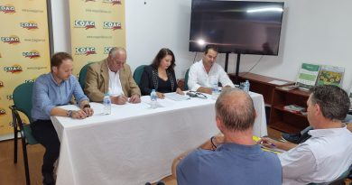 COAG Andalucía traslada a Carmen Crespo su preocupación por la deriva de la política agraria europea y exige recuperar la soberanía alimentaria COAG Andalucía traslada a Carmen Crespo su preocupación por la deriva de la política agraria europea y exige recuperar la soberanía alimentaria