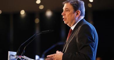 Luis Planas: ‘Los acuerdos comerciales son un instrumento para dar estabilidad al sector agroalimentario y diversificar las exportaciones’ Luis Planas: ‘Los acuerdos comerciales son un instrumento para dar estabilidad al sector agroalimentario y diversificar las exportaciones’